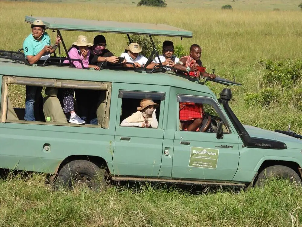 safari-vehicle-africa